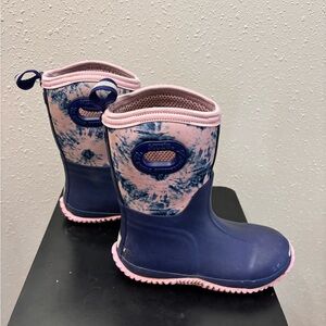 Kids Blue and Pink snowboots